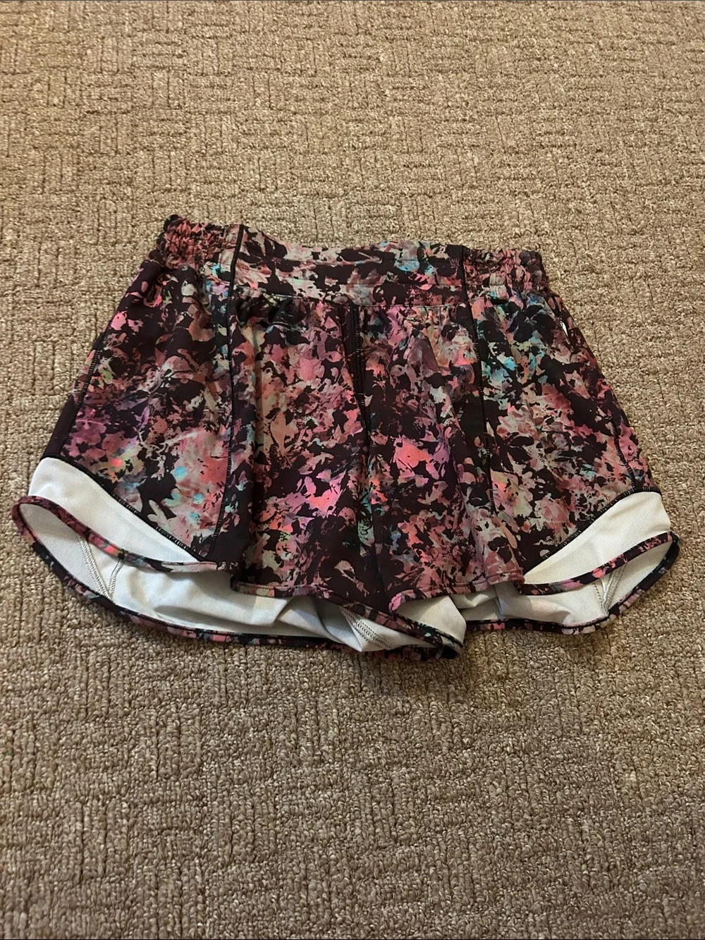 lululemon athletica Black Multicolor Floral-Splash Athletic Shorts - Picture 1 of 3